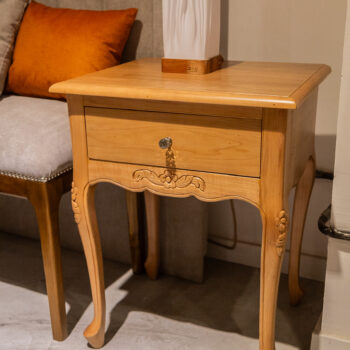 Mesa de luz Reina Ana